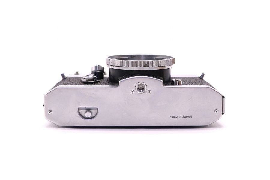 Petri Penta V6 body (Japan, 1965)