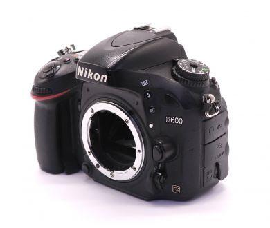 Nikon D600 body (пробег 166395 кадров)