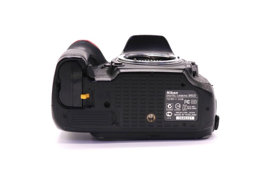 Nikon D600 body (пробег 166395 кадров)