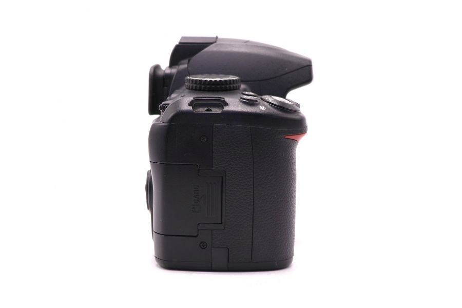 Nikon D3000 body (пробег 7080 кадров)
