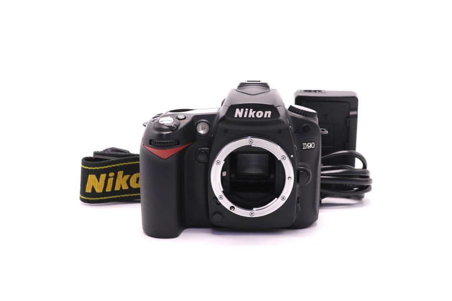 Nikon D90 body (пробег 28380 кадров)