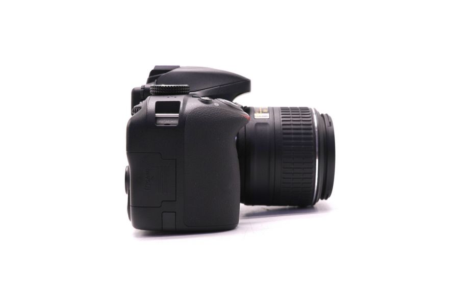 Nikon D3300 kit в упаковке (пробег 555 кадров)