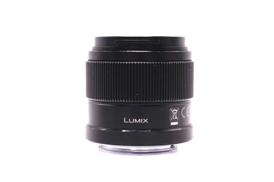 Panasonic Lumix G 42.5mm f/1.7 Asph. Power O.I.S.