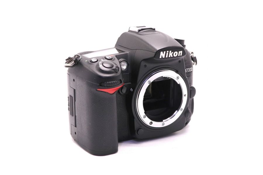 Nikon D7000 body (пробег 65345 кадров)