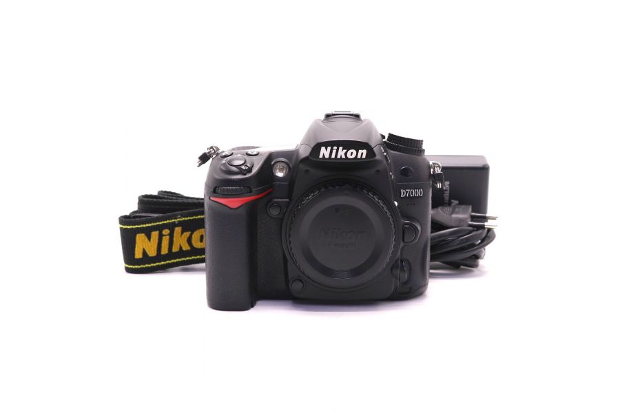 Nikon D7000 body (пробег 65345 кадров)