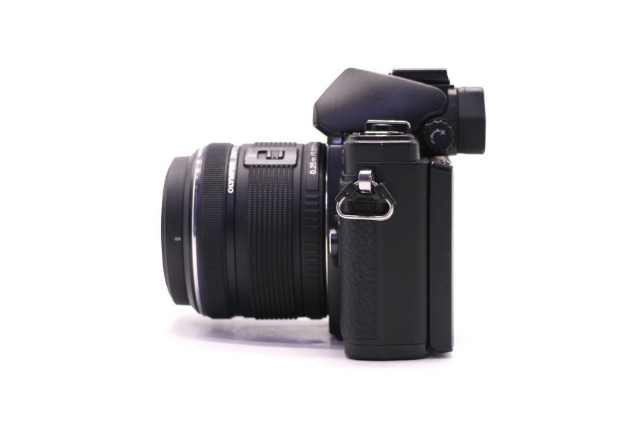 Olympus OM-D E-M10 Mark II kit черный (пробег 17905 кадров)