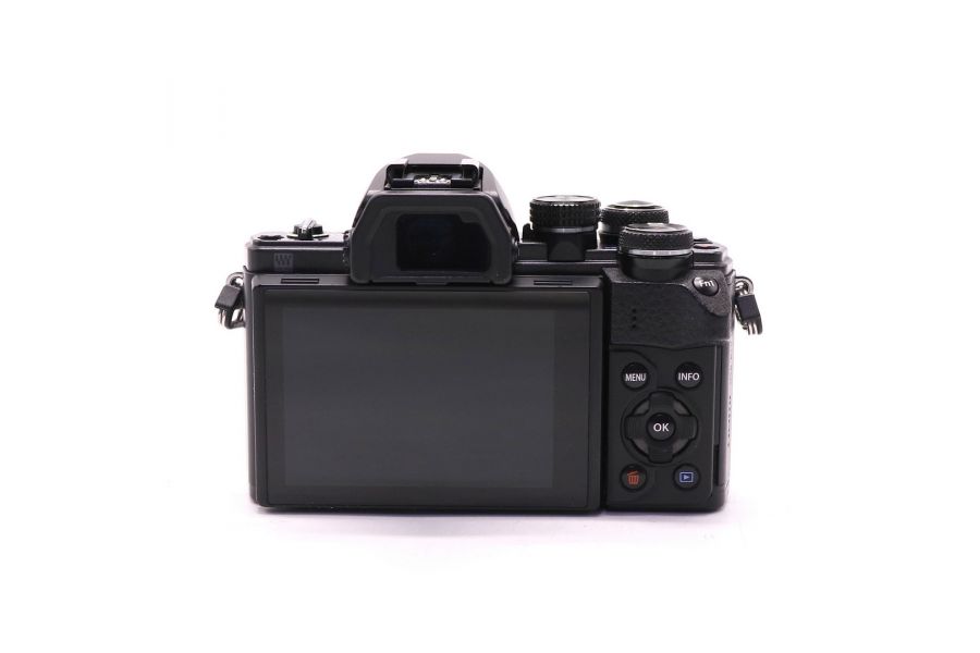 Olympus OM-D E-M10 Mark II kit черный (пробег 17905 кадров)