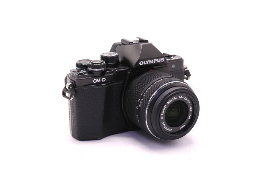 Olympus OM-D E-M10 Mark II kit черный (пробег 17905 кадров)