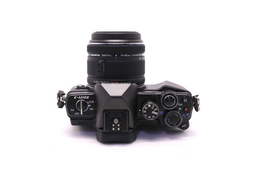 Olympus OM-D E-M10 Mark II kit черный (пробег 17905 кадров)