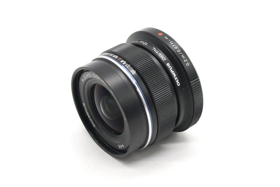 Olympus M.Zuiko Digital ED 12mm F/2 в упаковке