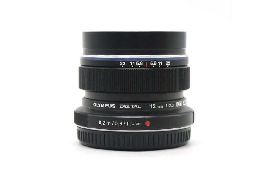 Olympus M.Zuiko Digital ED 12mm F/2 в упаковке