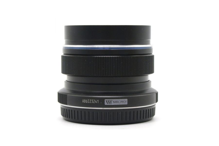 Olympus M.Zuiko Digital ED 12mm F/2 в упаковке