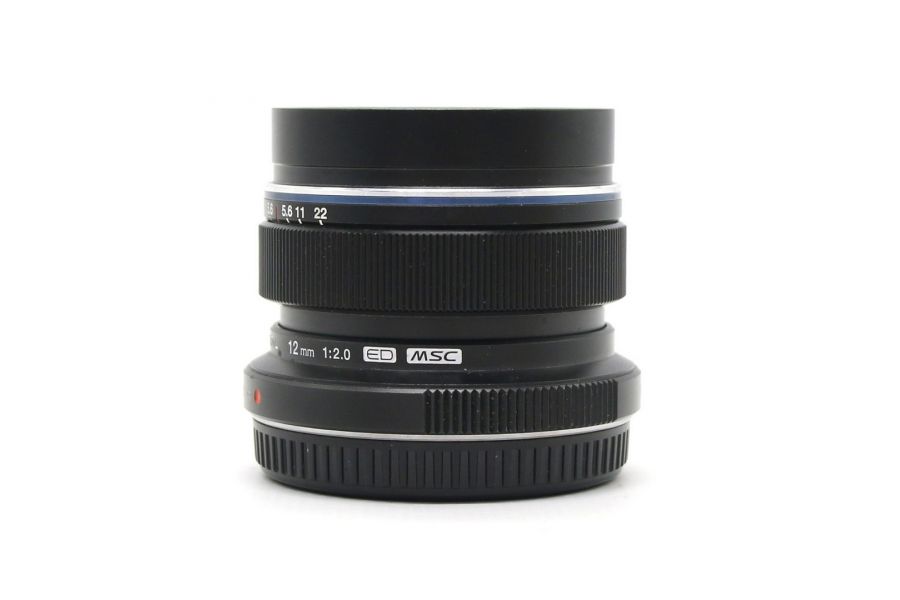 Olympus M.Zuiko Digital ED 12mm F/2 в упаковке