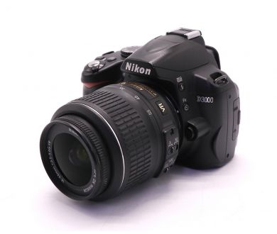 Nikon D3000 kit (пробег 7745 кадров)