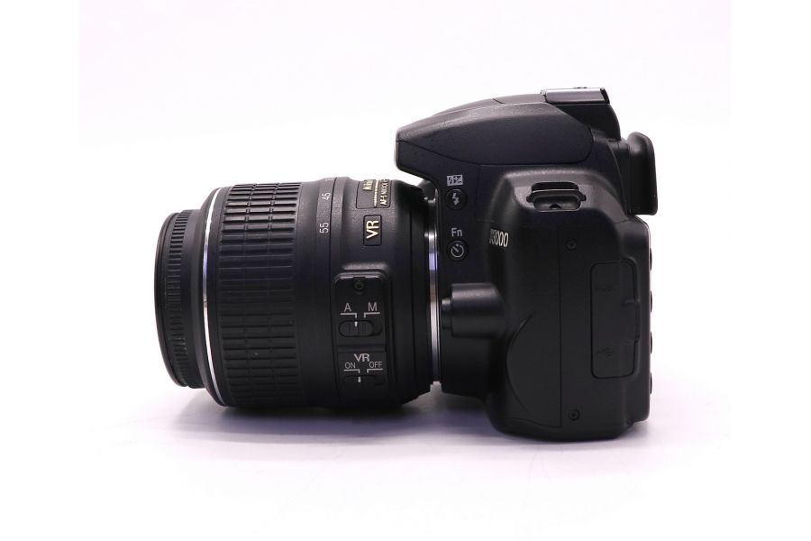 Nikon D3000 kit (пробег 7745 кадров)