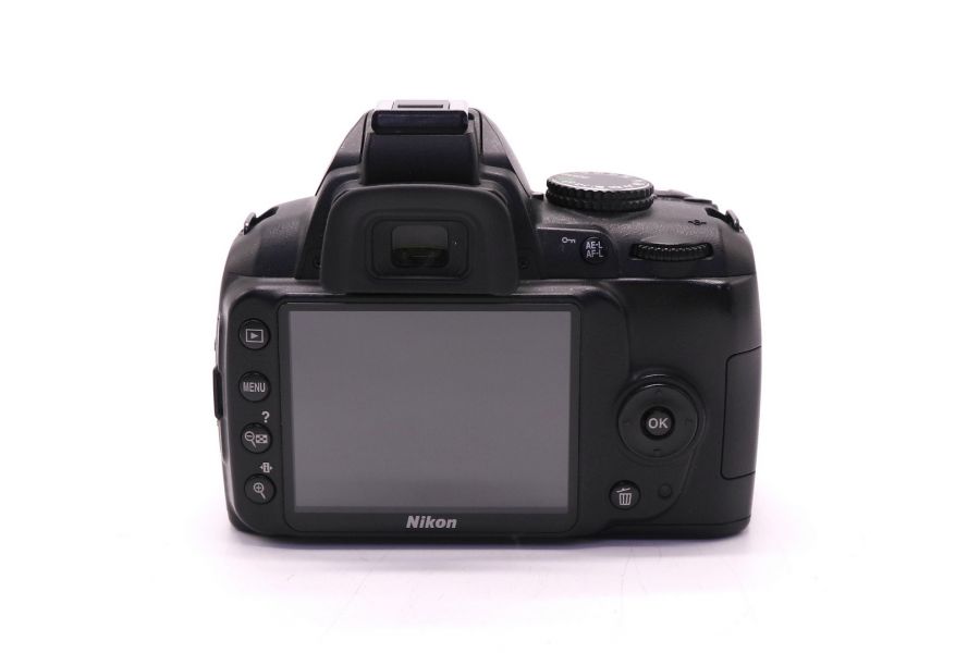 Nikon D3000 kit (пробег 7745 кадров)