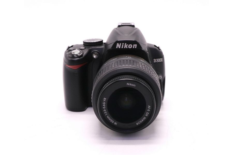 Nikon D3000 kit (пробег 7745 кадров)