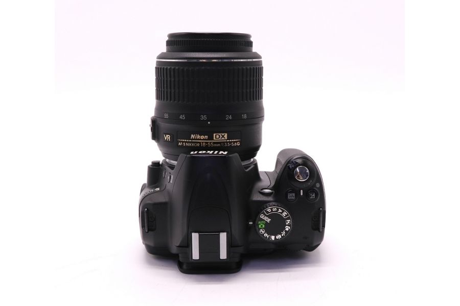 Nikon D3000 kit (пробег 7745 кадров)