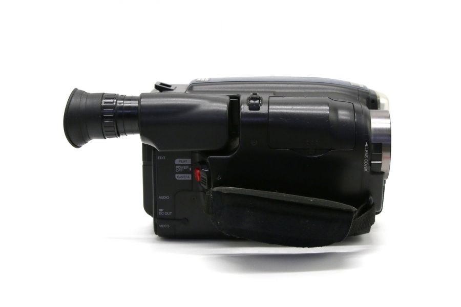 Видеокамера JVC GR-AX400EG в упаковке