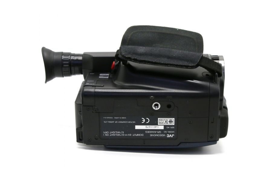 Видеокамера JVC GR-AX400EG в упаковке