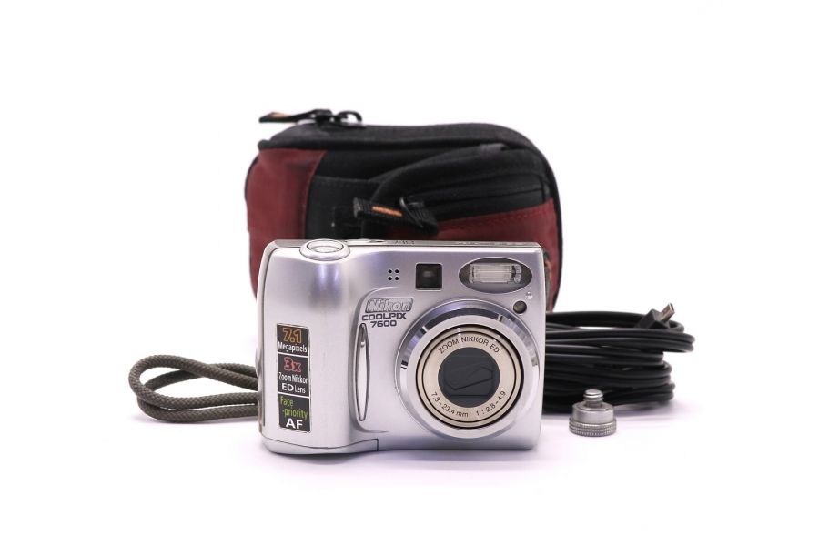 Nikon Coolpix 7600