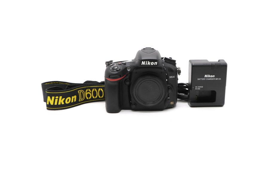 Nikon D600 body (пробег 4025 кадров)