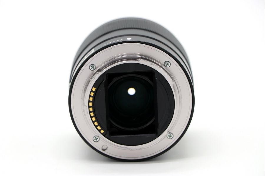 Sony FE 28mm f/2 (SEL28F20)