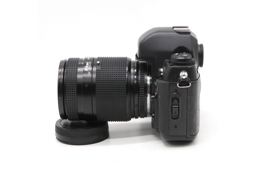 Nikon F100 kit 35-70mm f/2.8 AF Nikkor (MKI)
