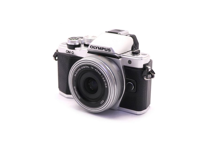 Olympus OM-D E-M10 Mark II kit в упаковке серебристый (пробег 15000 кадров)