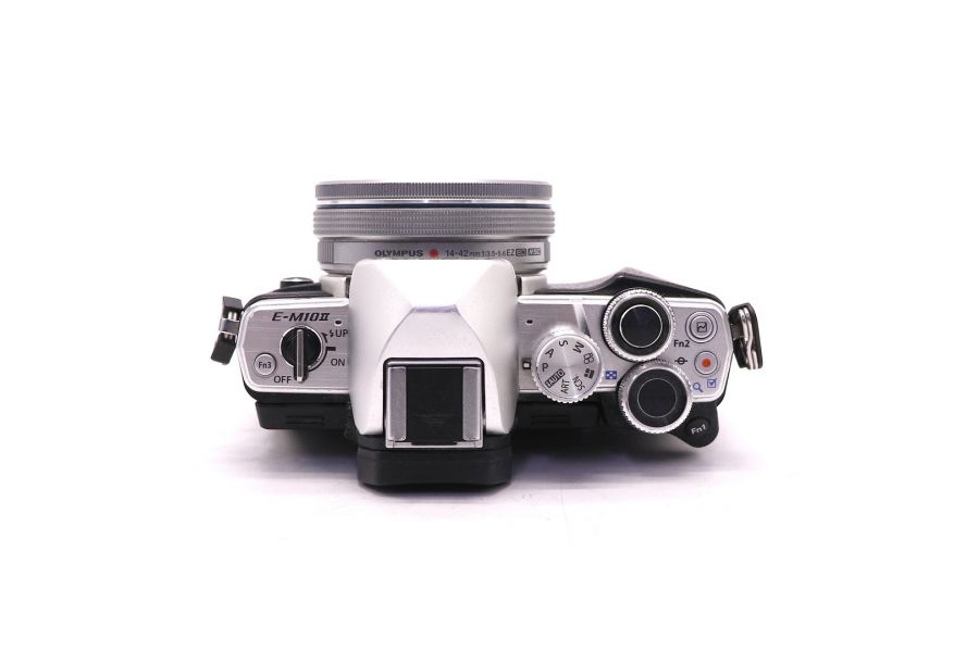 Olympus OM-D E-M10 Mark II kit в упаковке серебристый (пробег 15000 кадров)