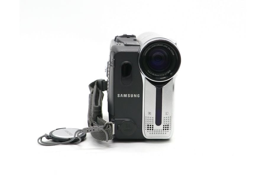 Видеокамера Samsung VP-D352i в упаковке