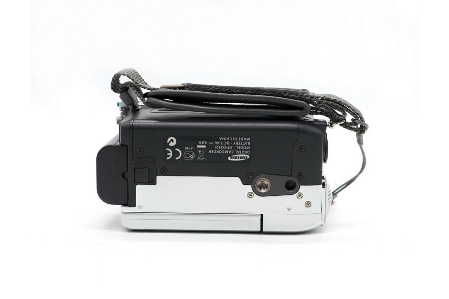 Видеокамера Samsung VP-D352i в упаковке