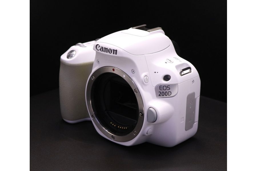 Canon EOS 200D body (пробег 30900 кадров)