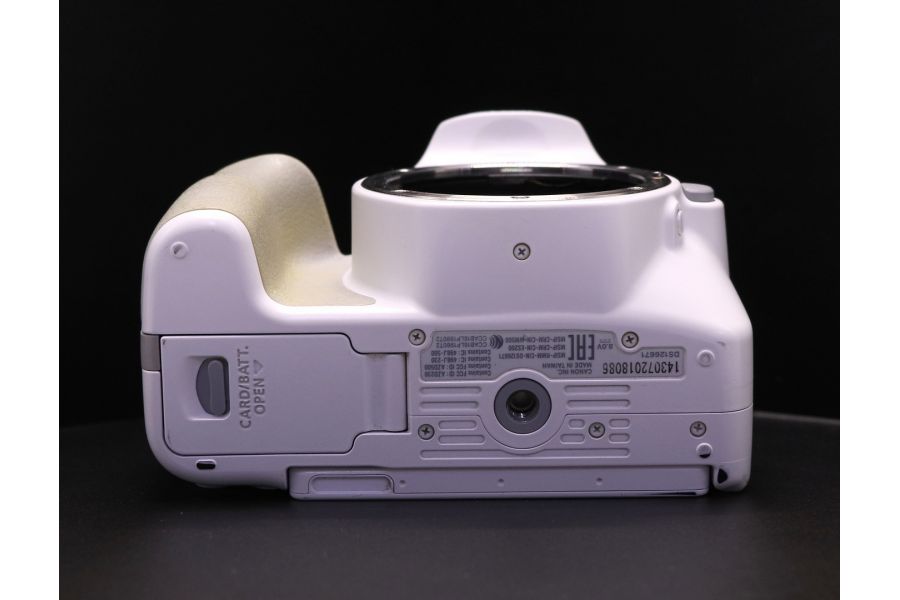 Canon EOS 200D body (пробег 30900 кадров)