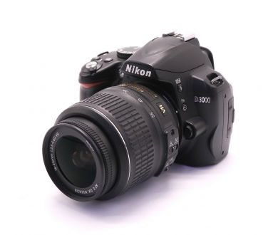 Nikon D3000 kit (пробег 8265 кадров)