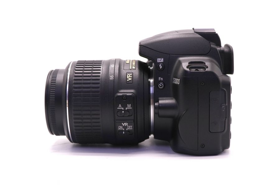 Nikon D3000 kit (пробег 8265 кадров)