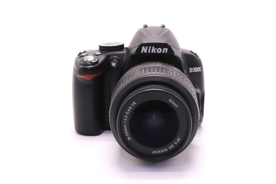 Nikon D3000 kit (пробег 8265 кадров)