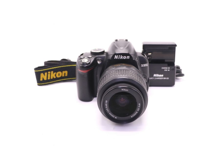 Nikon D3000 kit (пробег 12740 кадров)