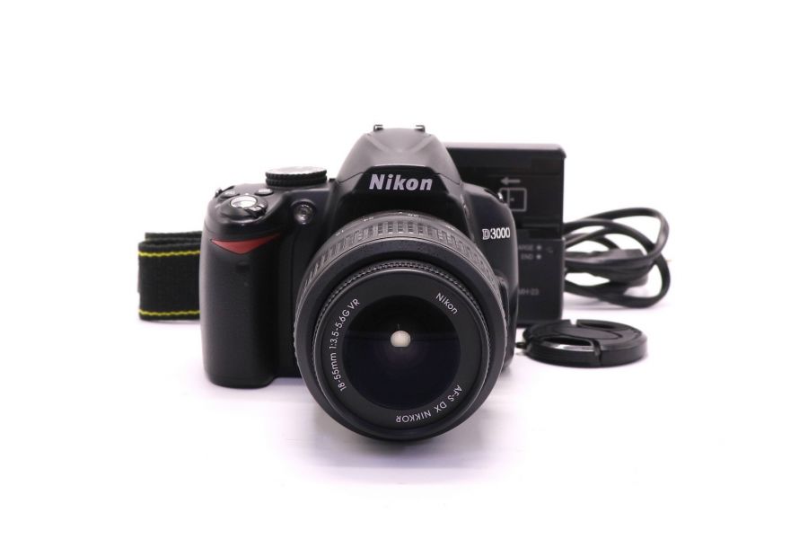 Nikon D3000 kit (пробег 8265 кадров)
