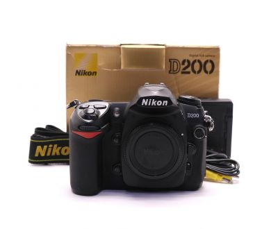 Nikon D200 body в упаковке (пробег 25000 кадров)