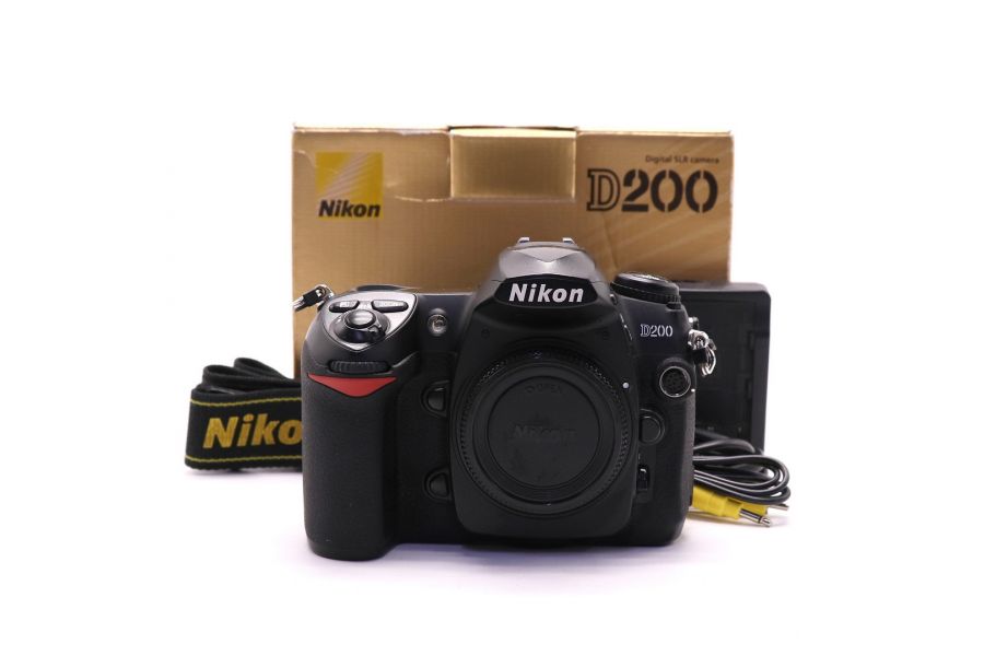 Nikon D200 body в упаковке (пробег 25000 кадров)