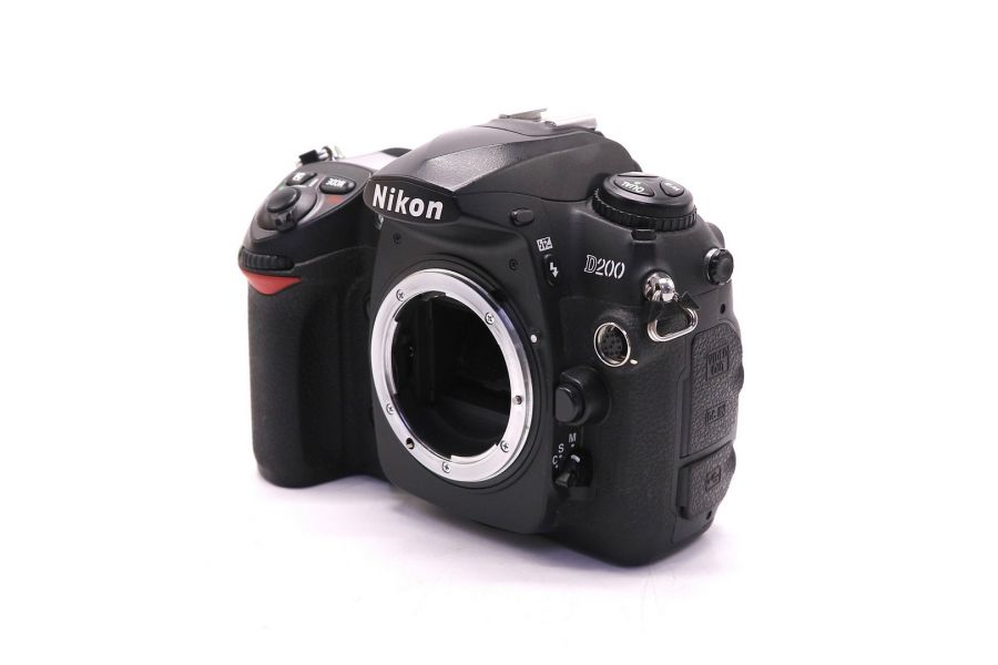 Nikon D200 body в упаковке (пробег 25000 кадров)