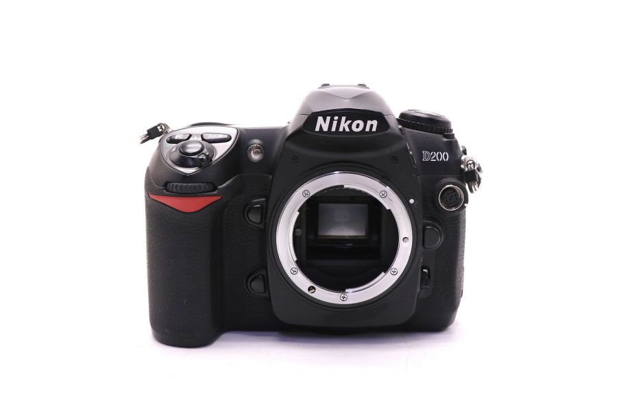 Nikon D200 body в упаковке (пробег 25000 кадров)