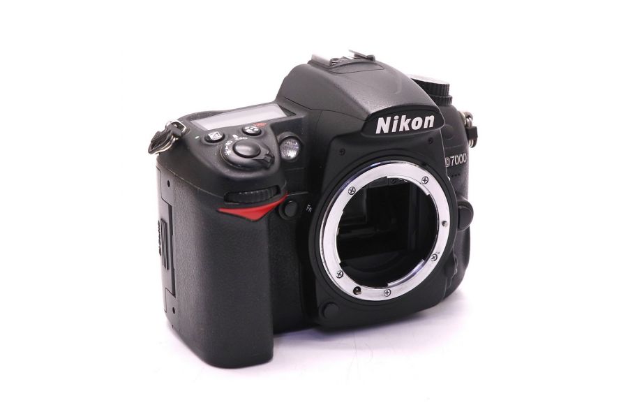 Nikon D7000 body в упаковке (пробег 76935 кадров)