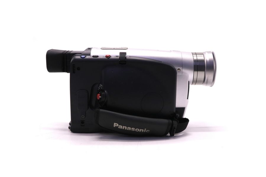 Видеокамера Panasonic NV-RZ15EN в упаковке