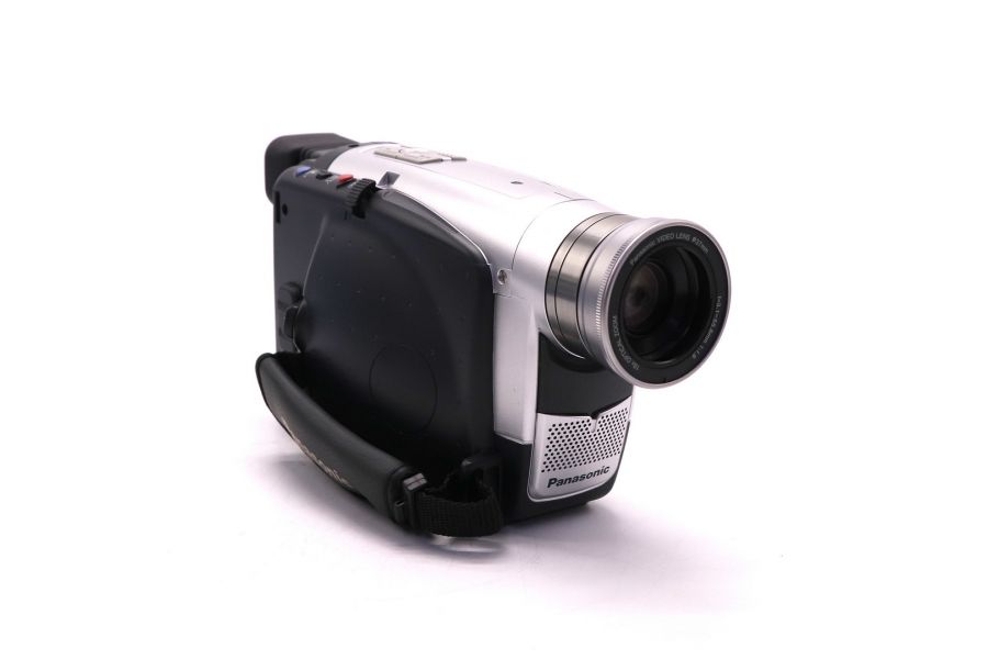 Видеокамера Panasonic NV-RZ15EN в упаковке