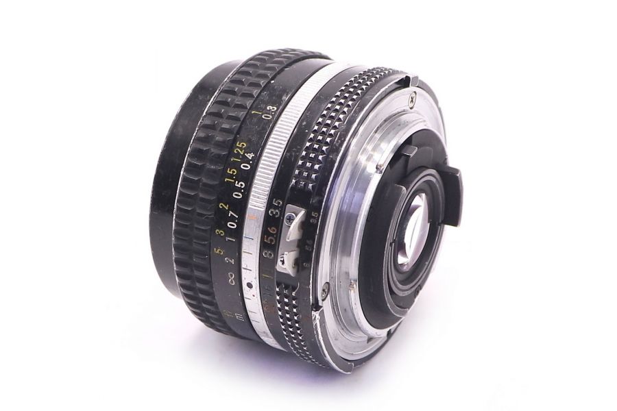 Nikon 20mm f/3.5 Nikkor (Japan, 1980)