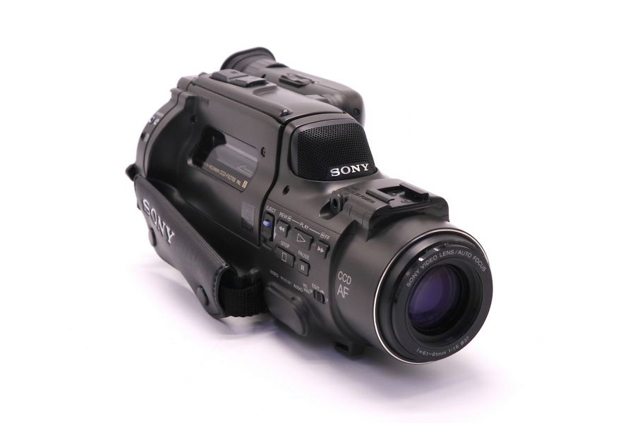 Видеокамера Sony CCD-FX270E