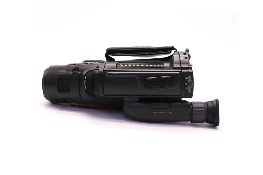 Видеокамера Sony CCD-FX270E