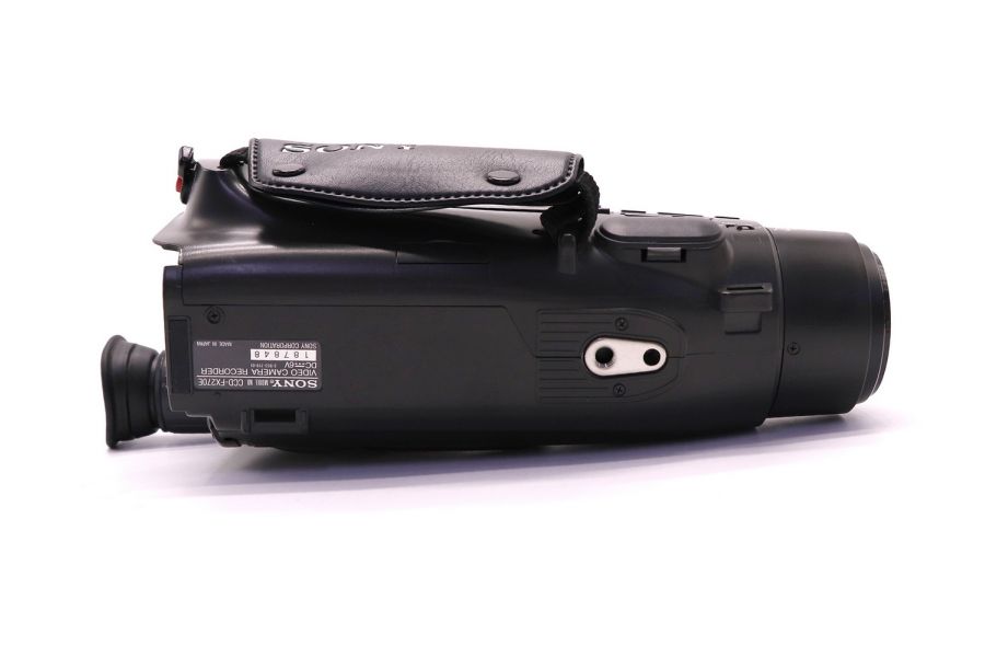 Видеокамера Sony CCD-FX270E